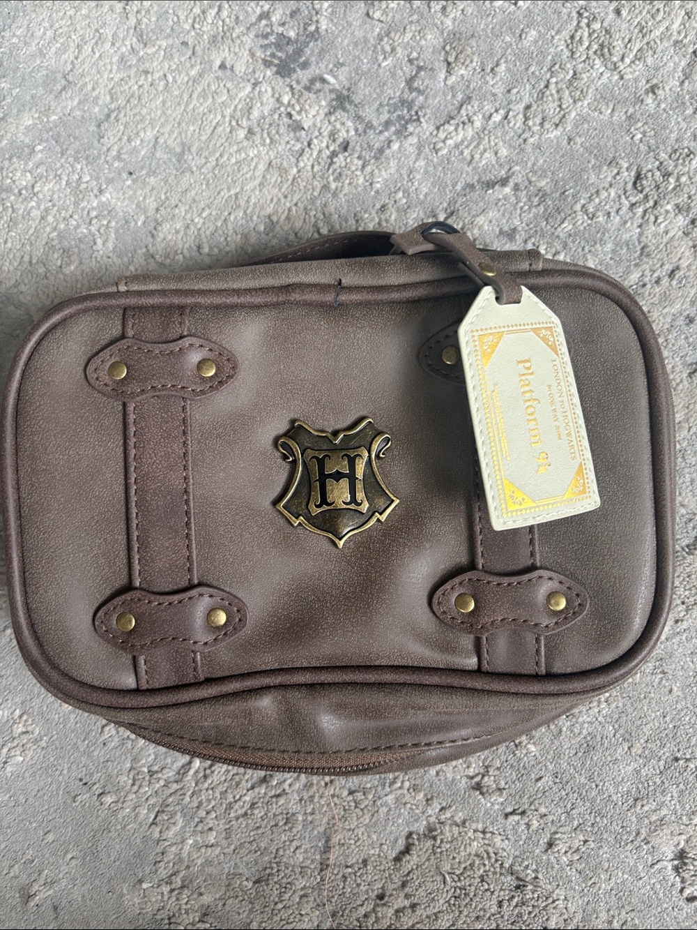 Heritage Crest Brown Men's Toiletry Bag with Travel Tag